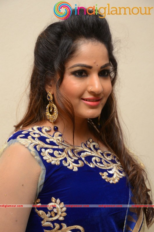 Madhavi Latha Latest Photo Gallery Actress hd photo