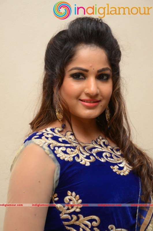 Madhavi Latha Latest Photo Gallery Actress hd photo