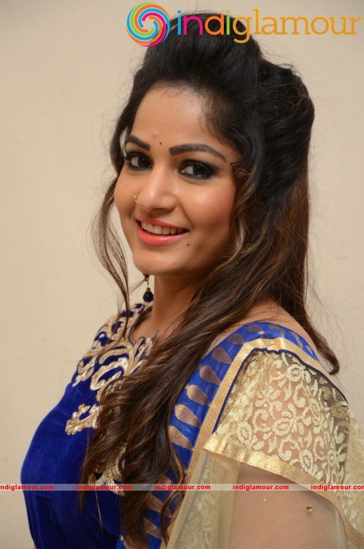 Madhavi Latha Latest Photo Gallery Actress hd photo
