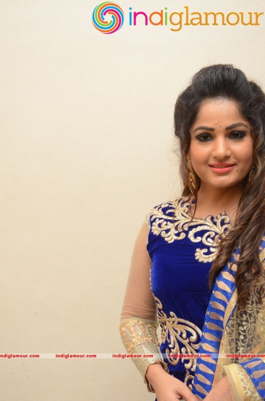 Madhavi Latha Latest Photo Gallery Actress hd photo