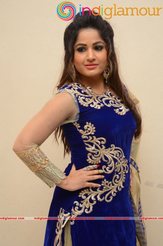 Madhavi Latha Latest Photo Gallery Actress hd photo