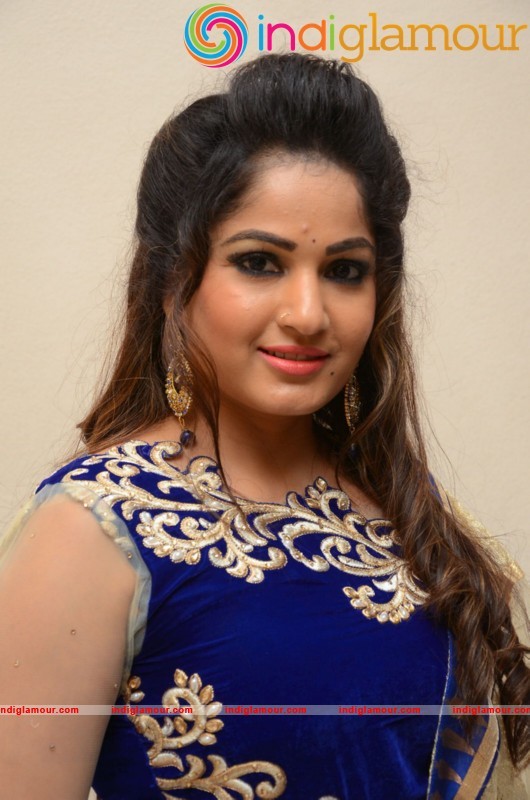 Madhavi Latha Latest Photo Gallery Actress hd photo