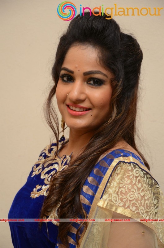 Madhavi Latha Latest Photo Gallery Actress hd photo