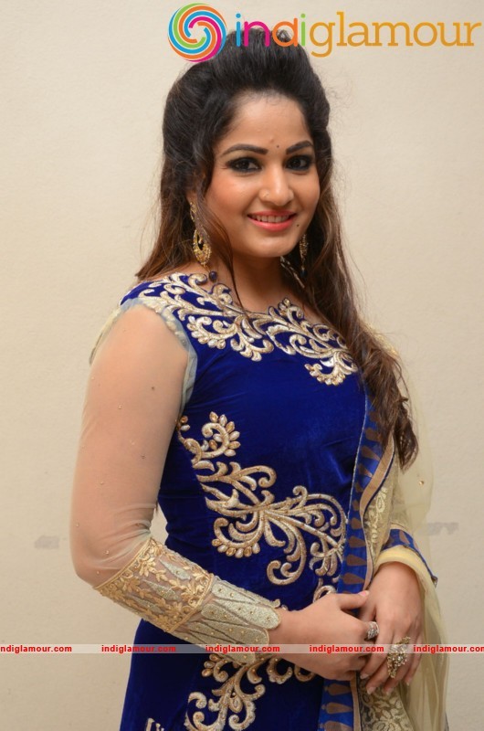 Madhavi Latha Latest Photo Gallery Actress hd photo