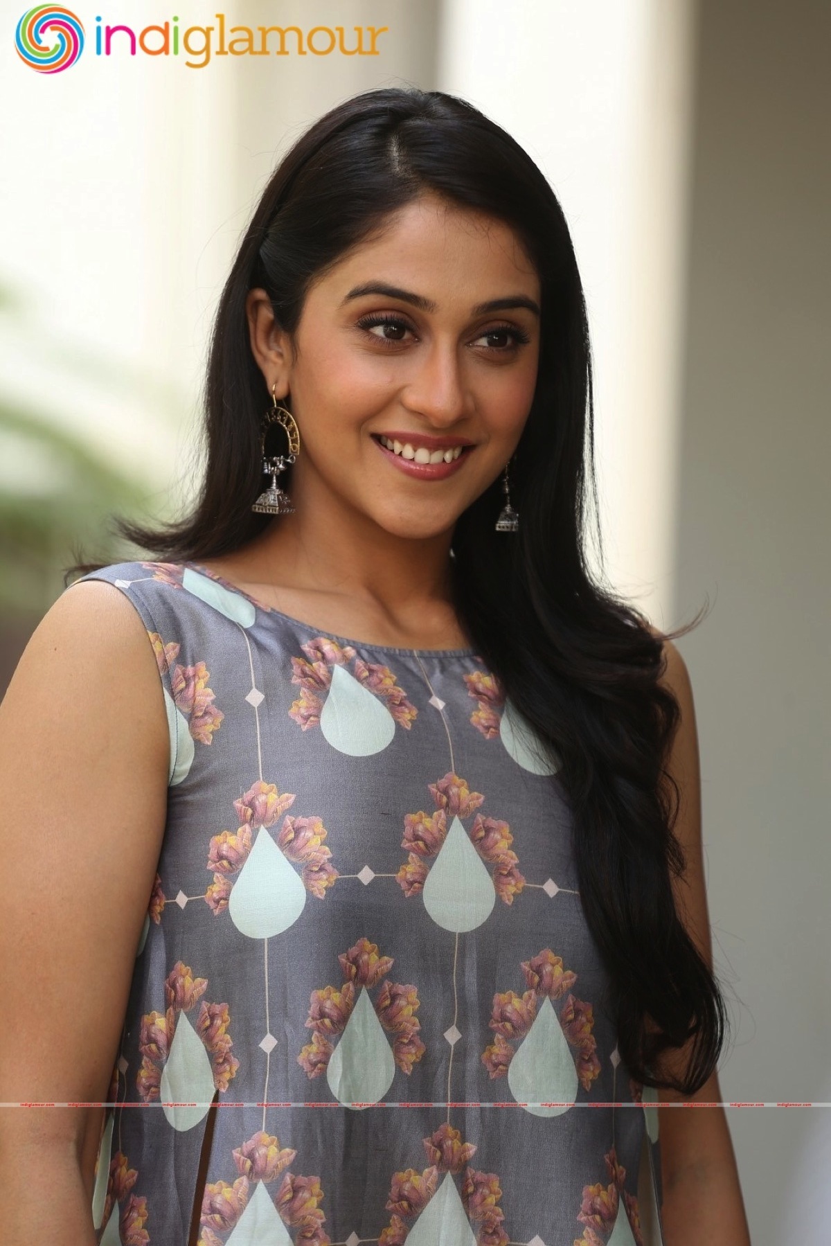 Regina Cassandra Actress hd photo