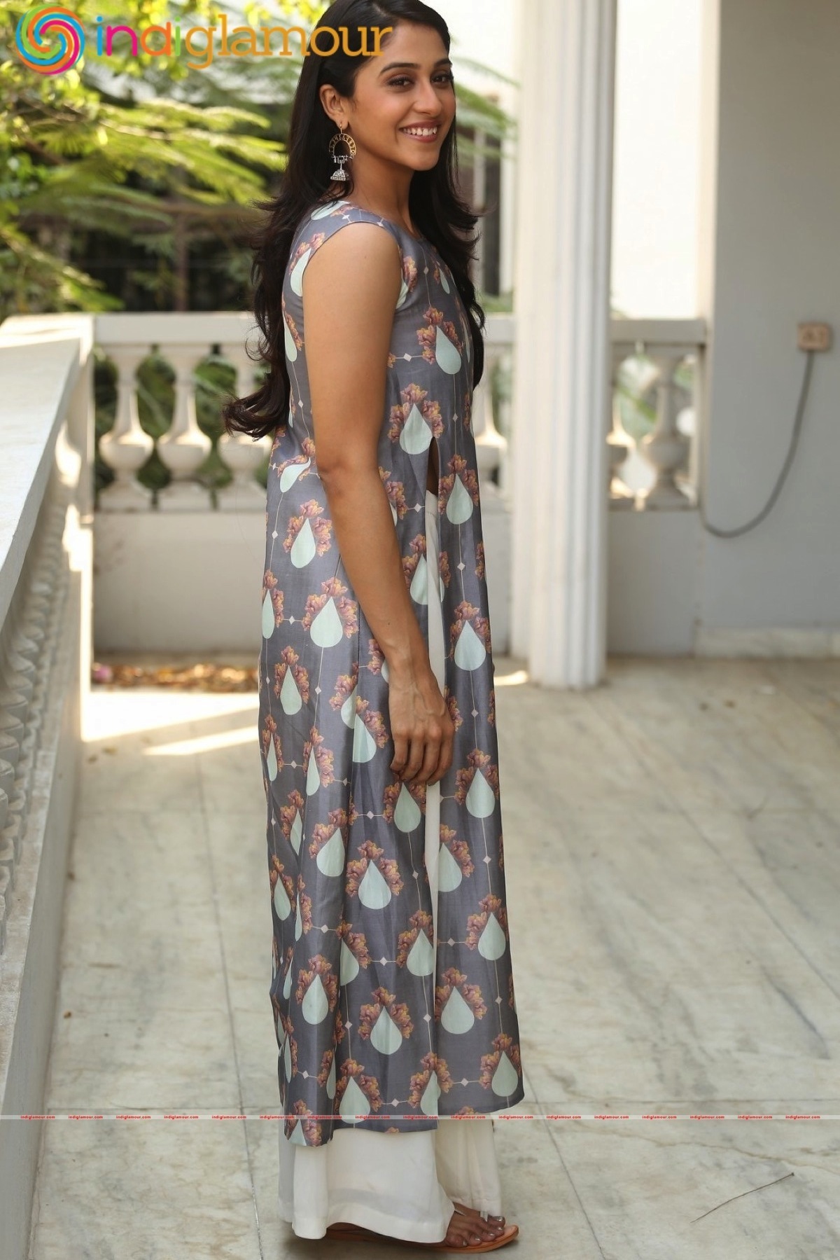 Regina Cassandra Actress hd photo