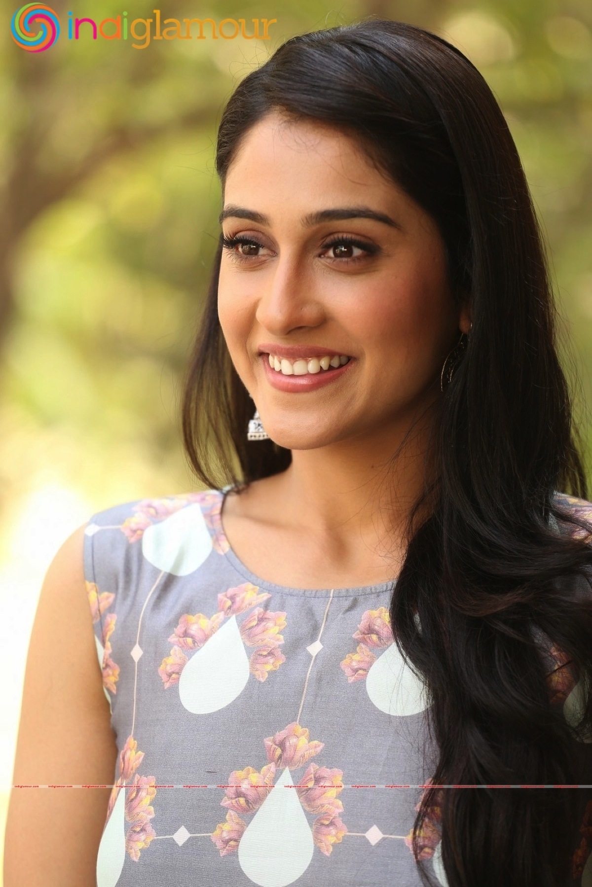 Regina Cassandra Actress hd photo