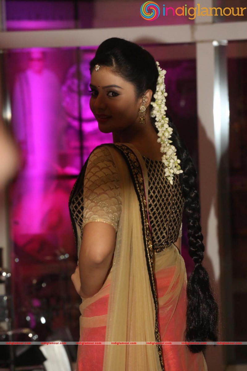 Sreemukhi Actress hd photo