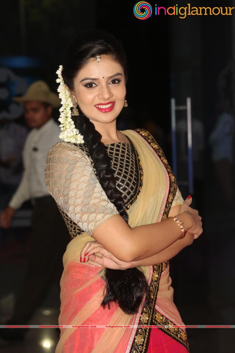 Sreemukhi Actress hd photo