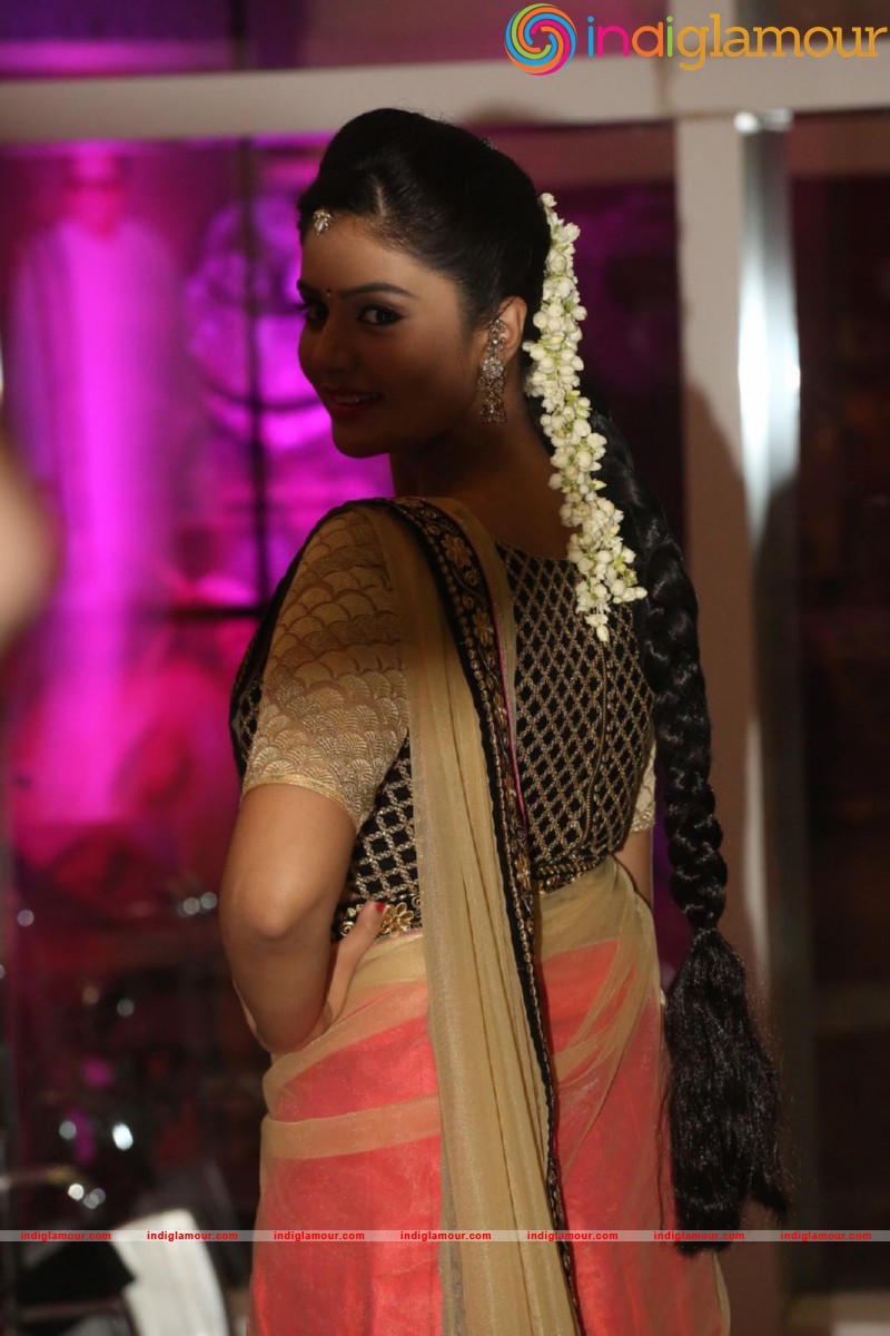 Sreemukhi Actress hd photo