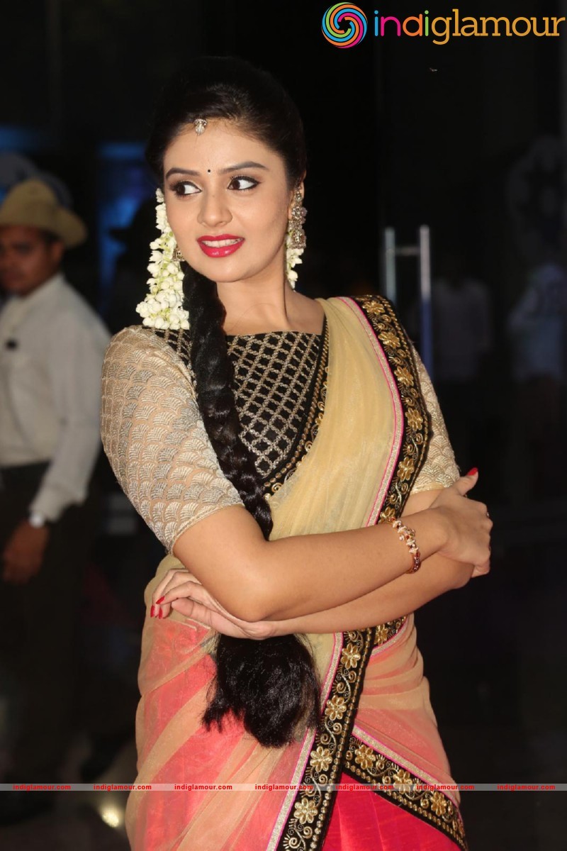 Sreemukhi Actress hd photo