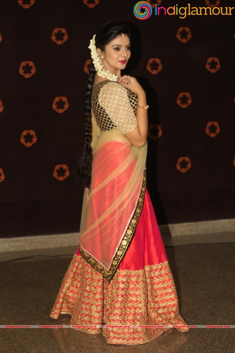 Sreemukhi Actress hd photo