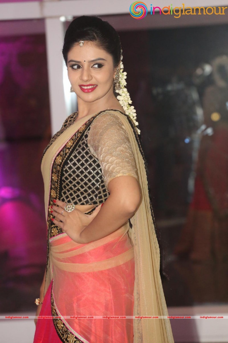 Sreemukhi Actress hd photo