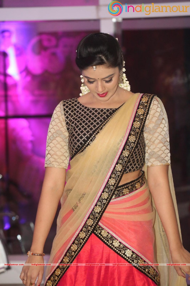 Sreemukhi Actress hd photo