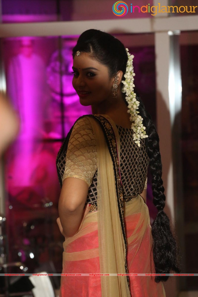 Sreemukhi Actress hd photo