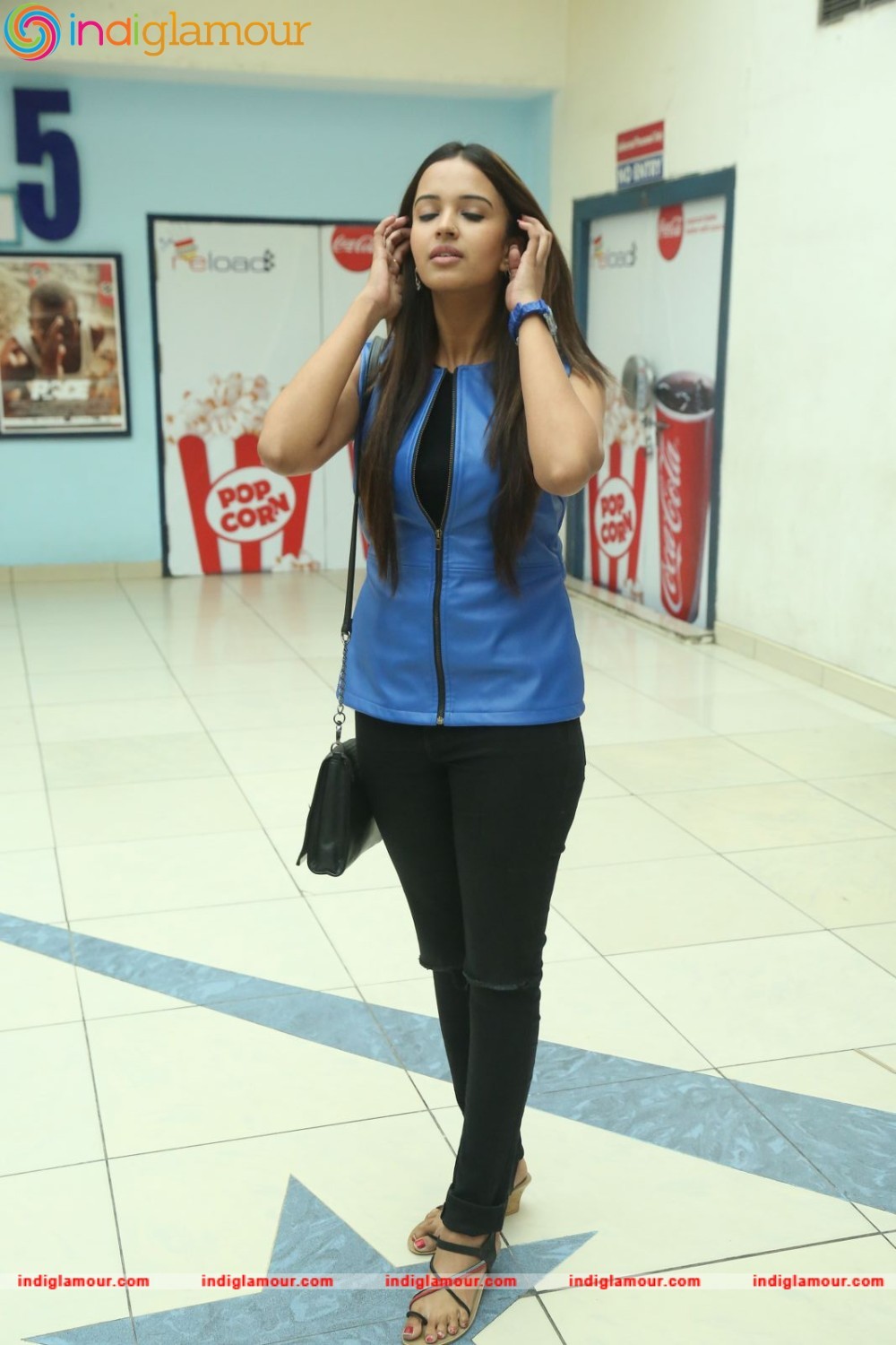 Pujita Ponnada Actress hd photo