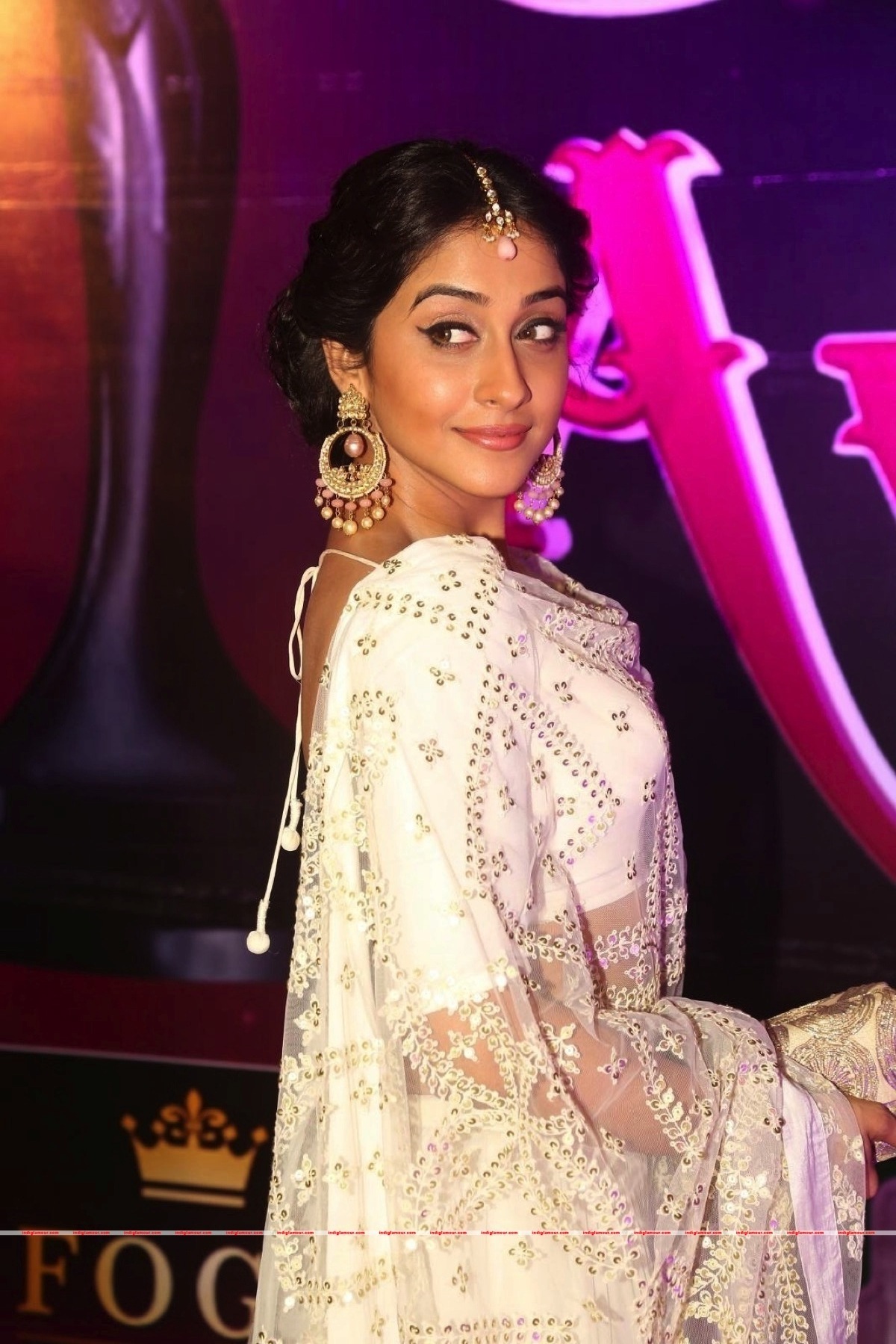 Regina Cassandra Actress hd photo