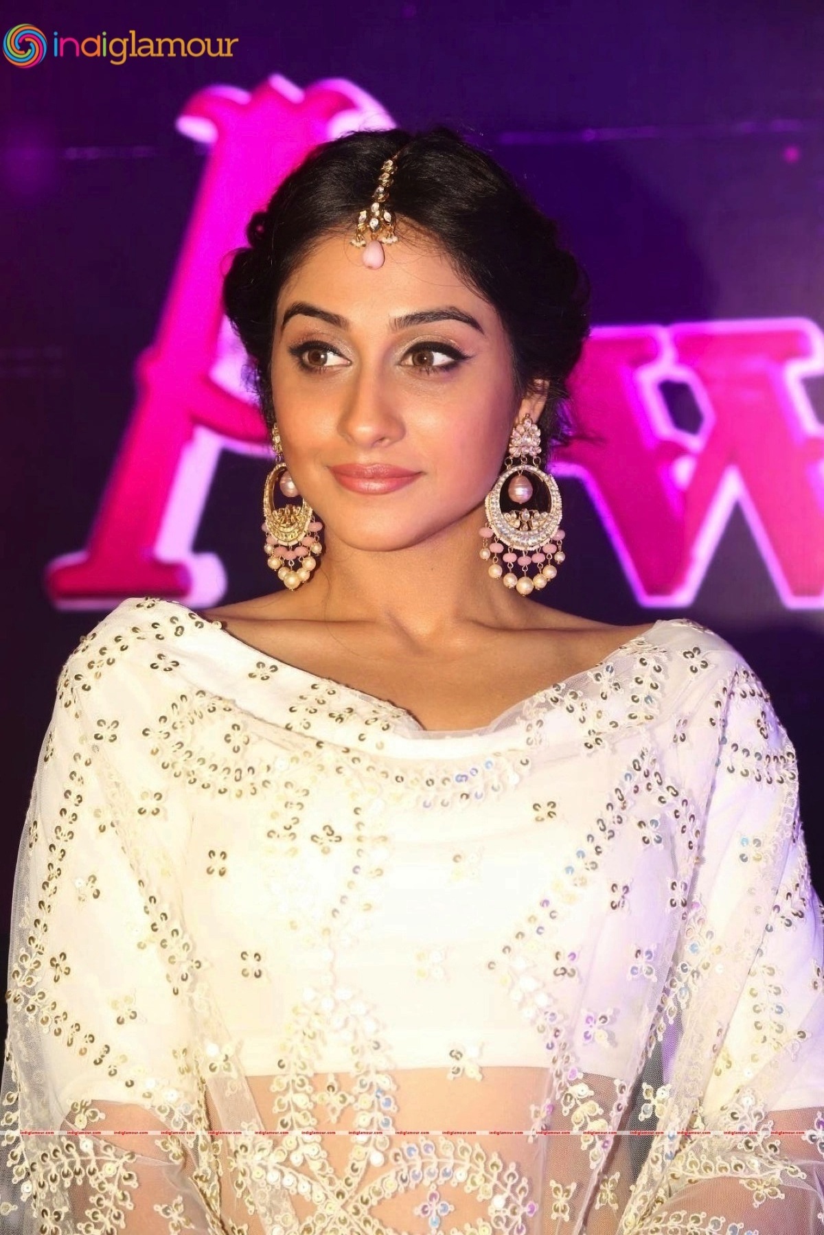 Regina Cassandra Actress hd photo