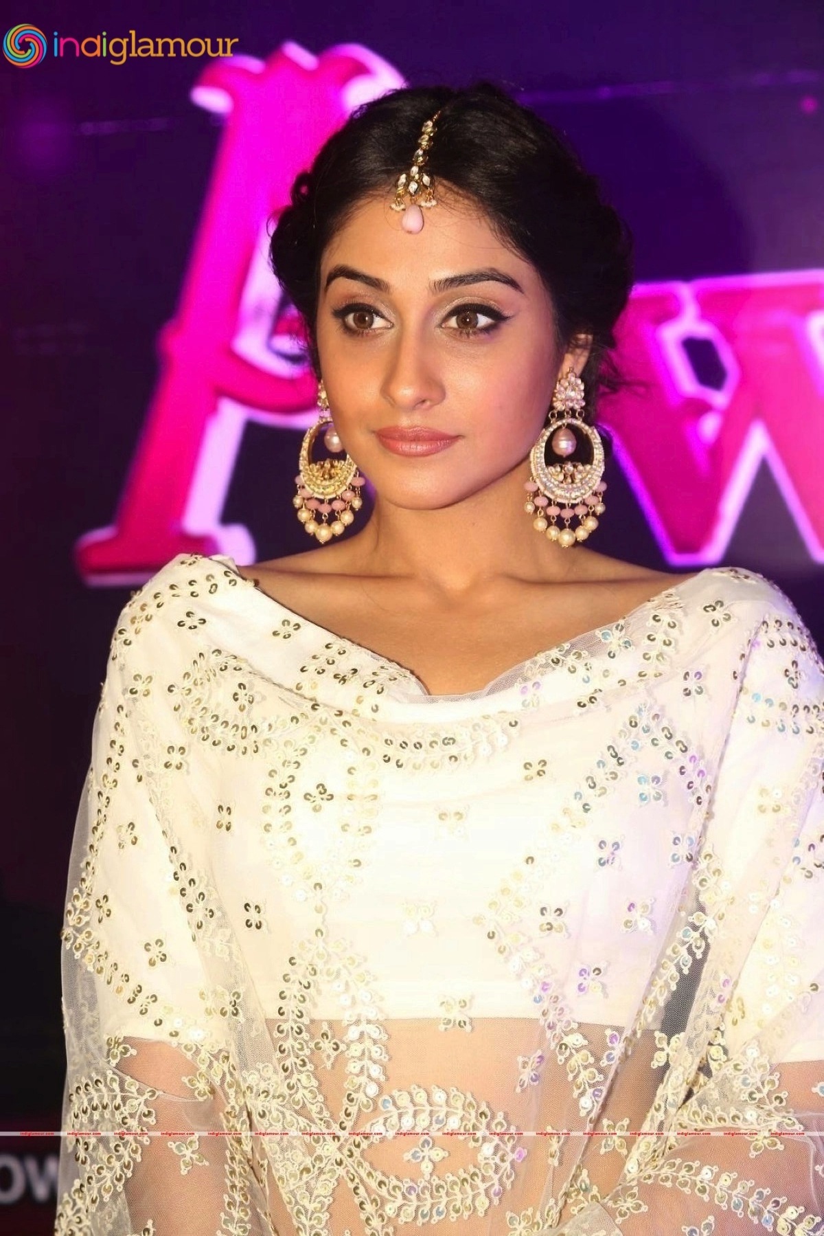 Regina Cassandra Actress hd photo