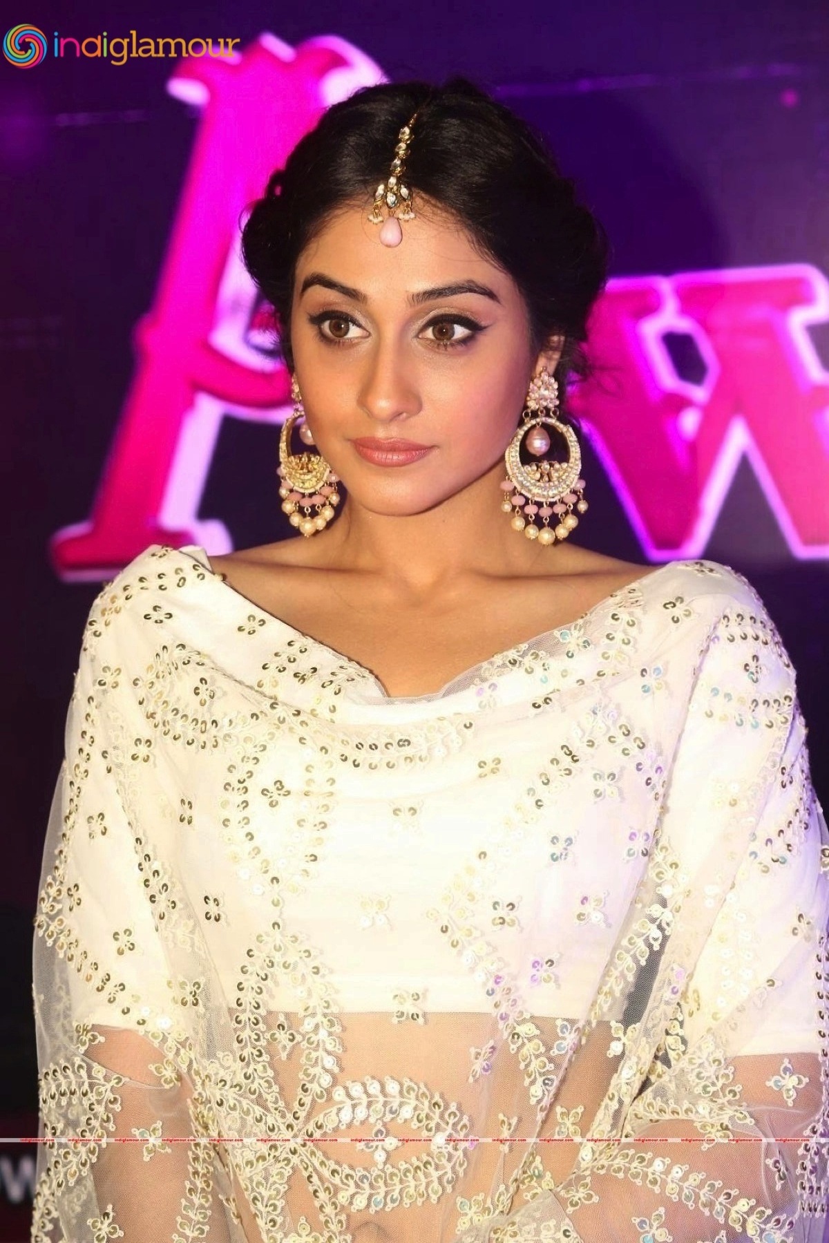 Regina Cassandra Actress hd photo
