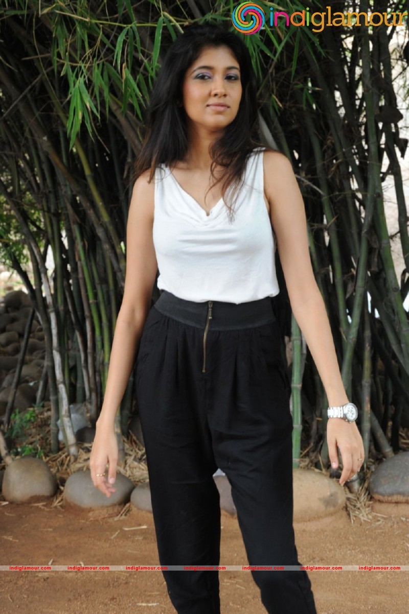 Akila Kishore Actress hd photo