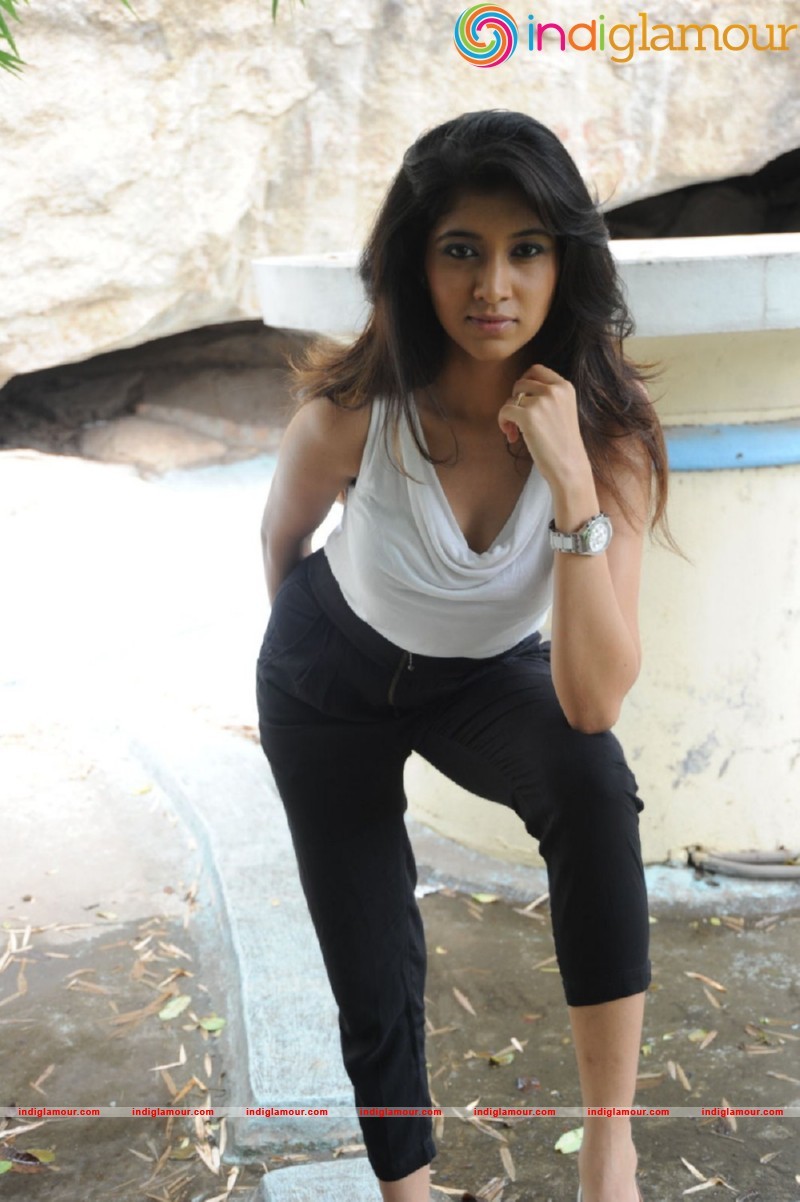 Akila Kishore Actress hd photo