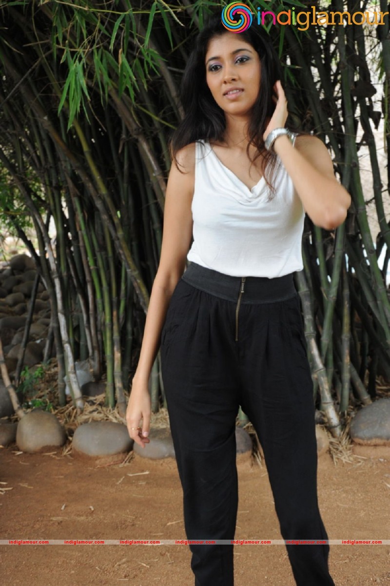 Akila Kishore Actress hd photo