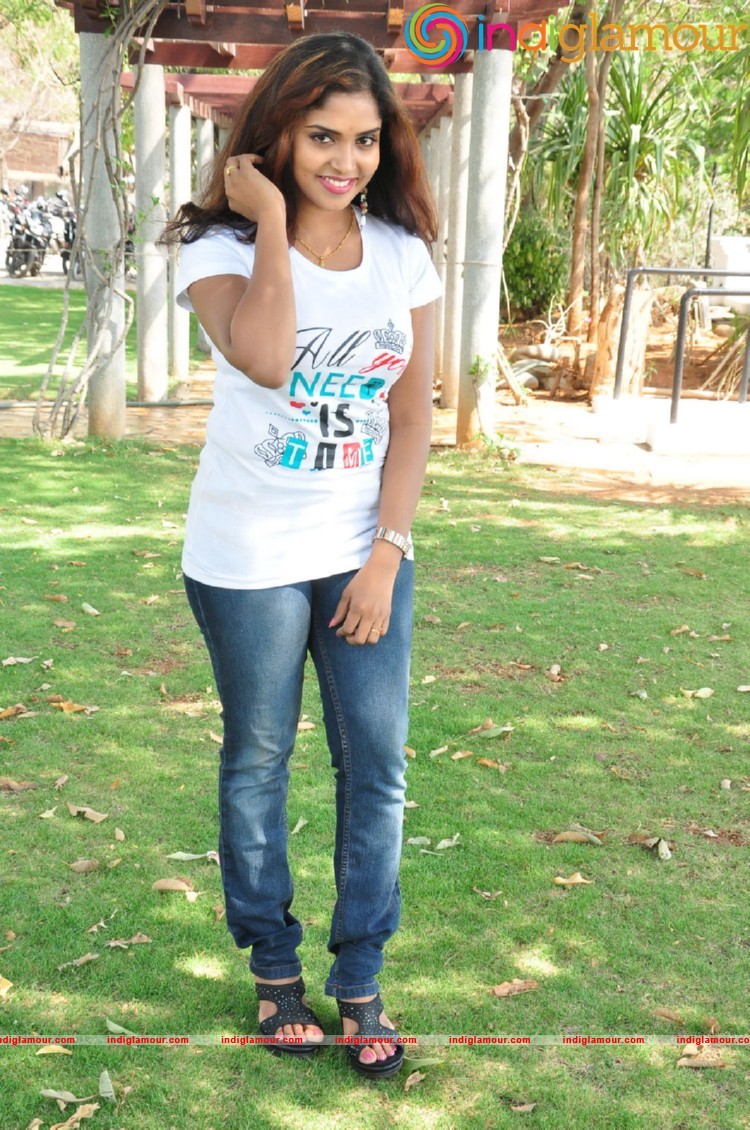 Karunya Chowdary Actress hd photo
