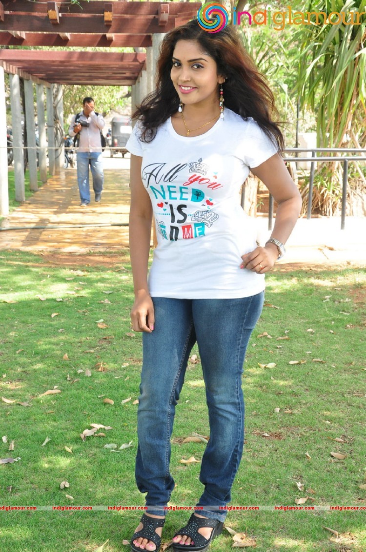 Karunya Chowdary Actress hd photo