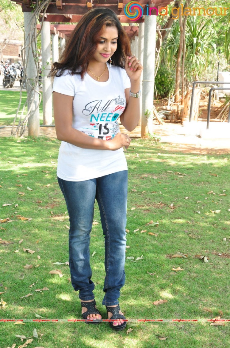 Karunya Chowdary Actress hd photo