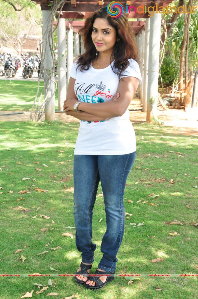 Karunya Chowdary Actress hd photo