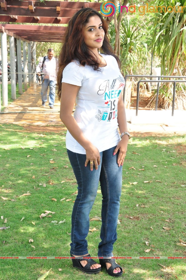 Karunya Chowdary Actress hd photo