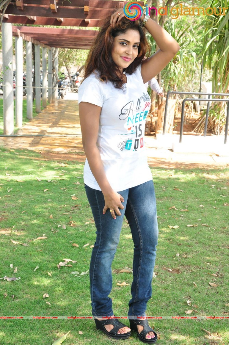 Karunya Chowdary Actress hd photo
