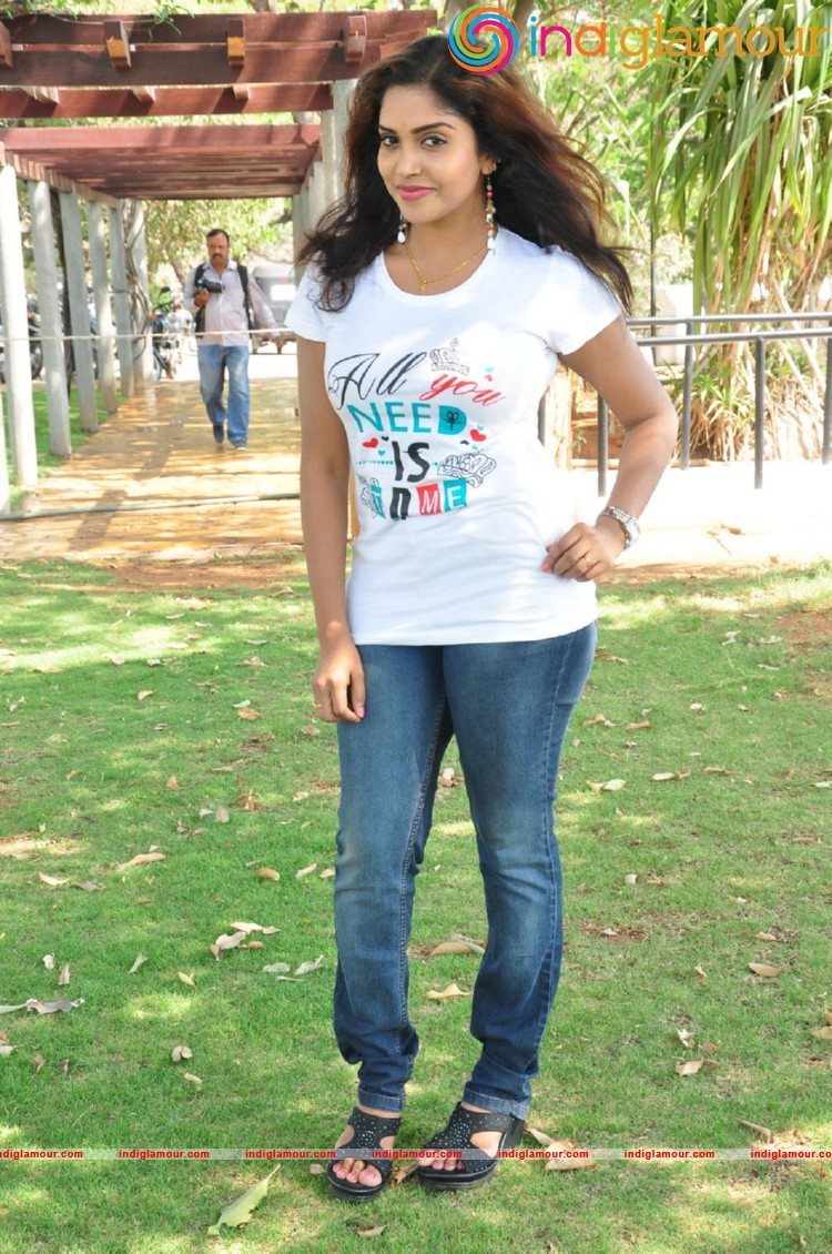 Karunya Chowdary Actress hd photo