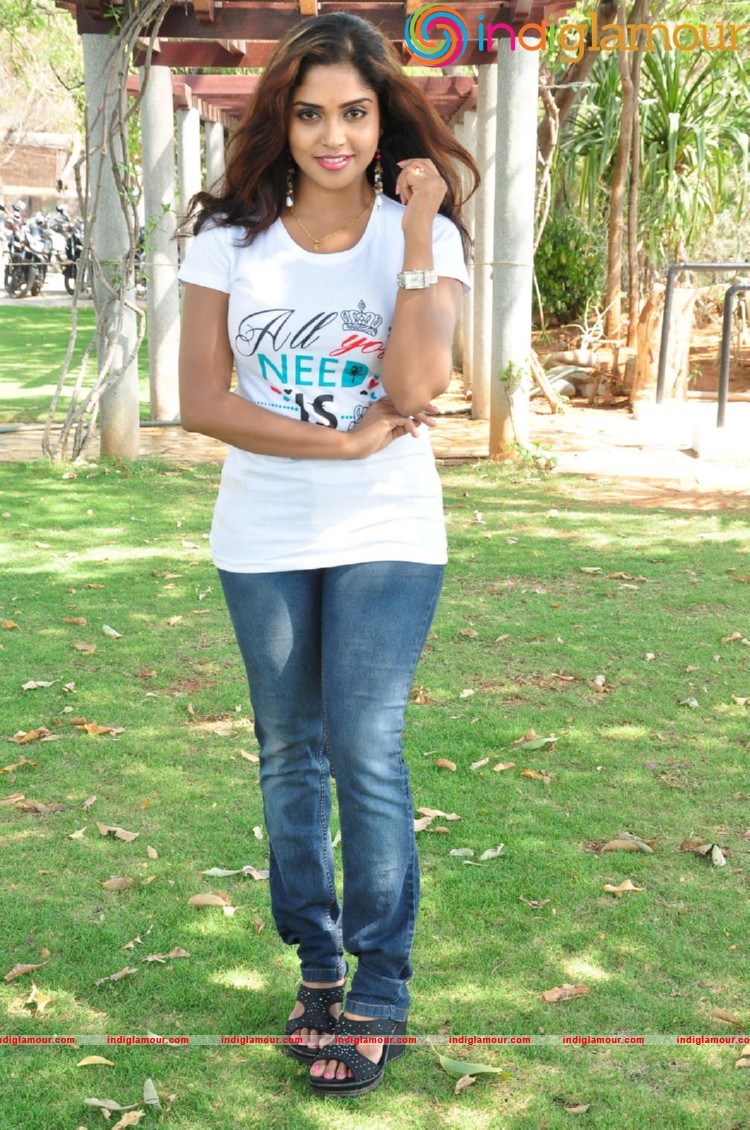 Karunya Chowdary Actress hd photo