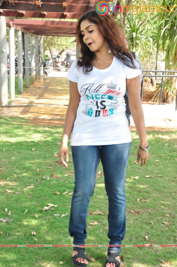 Karunya Chowdary Actress hd photo
