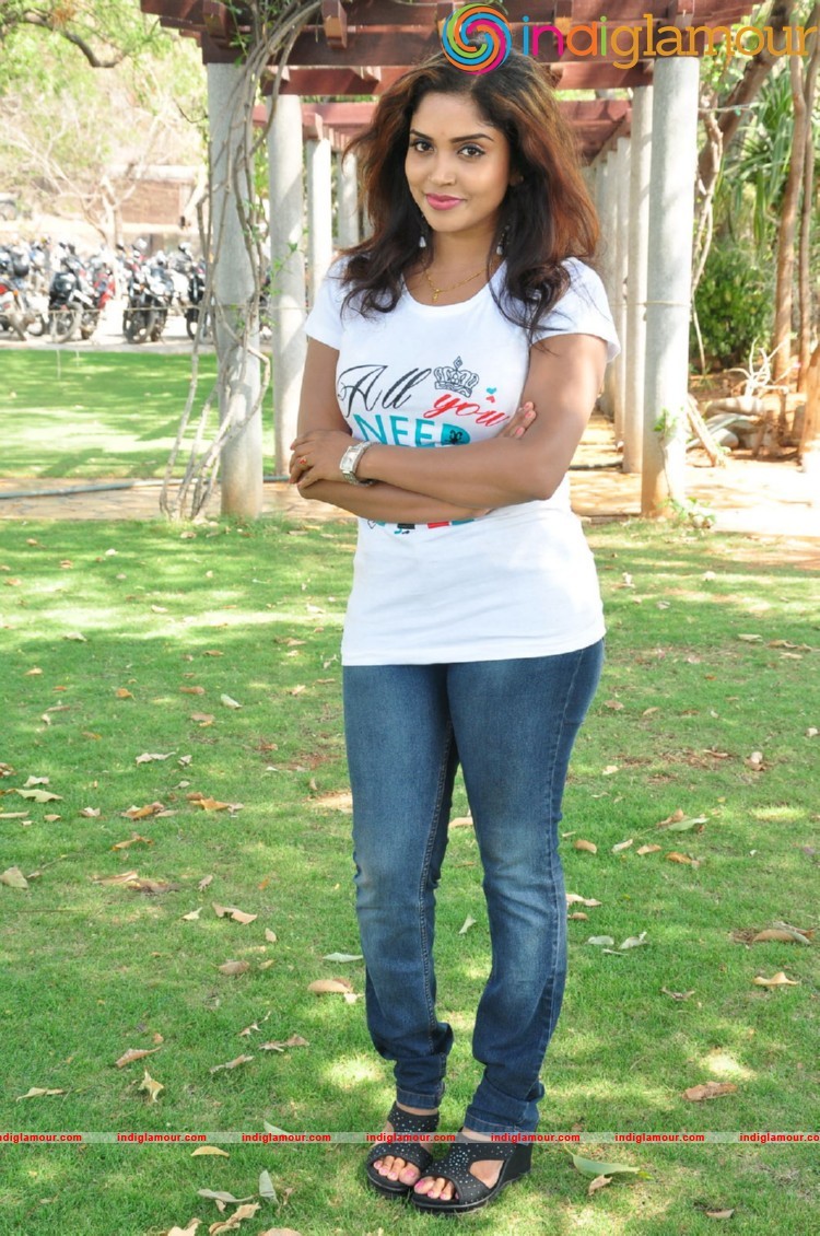 Karunya Chowdary Actress hd photo