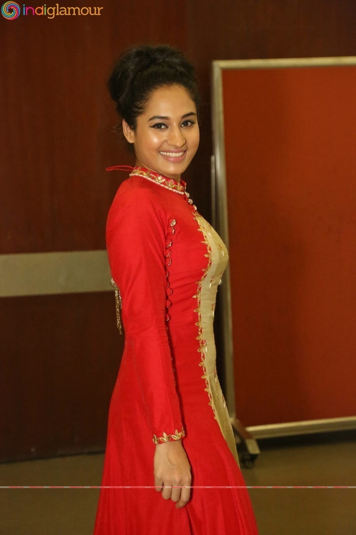 Pooja Actress hd photo