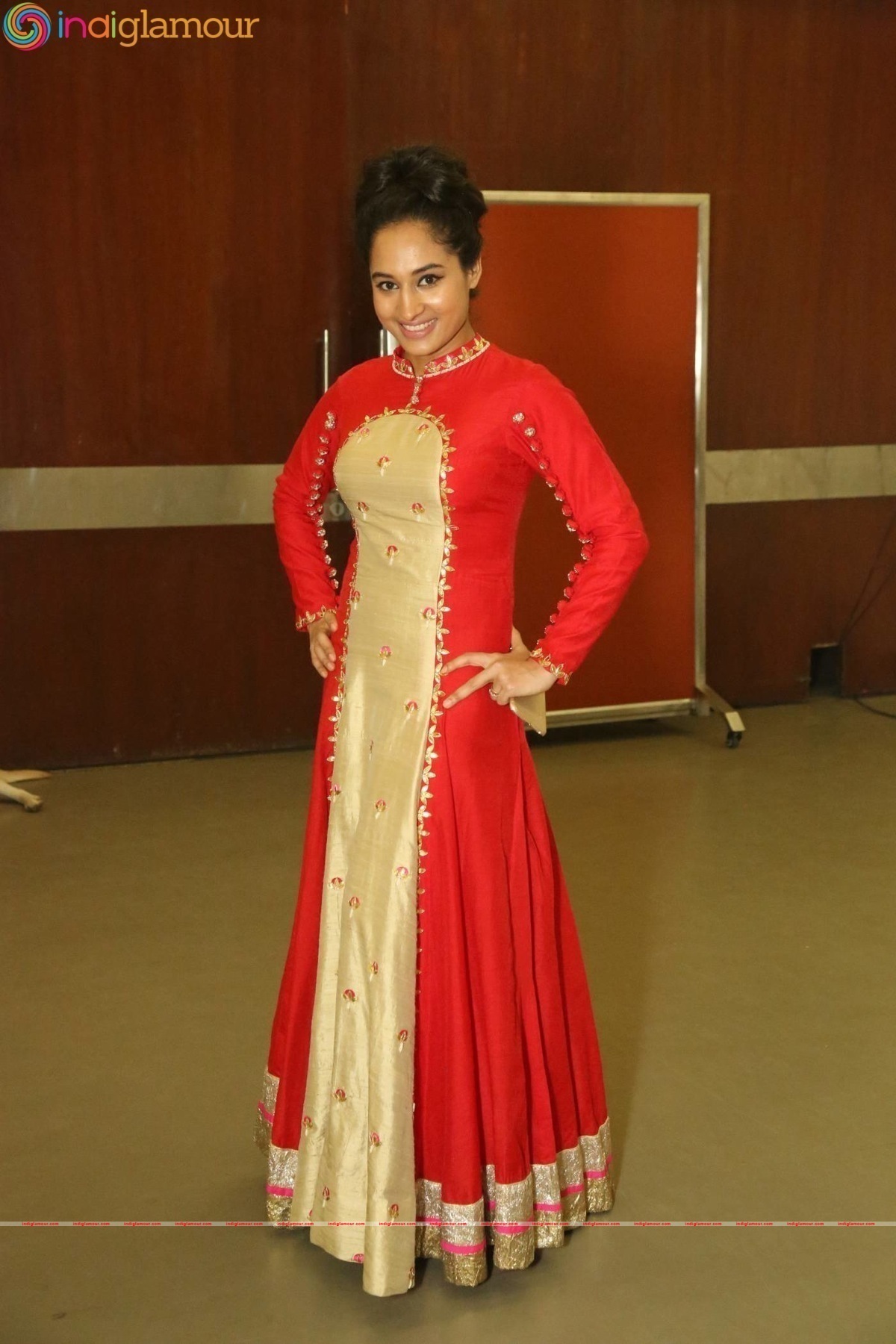 Pooja Actress hd photo