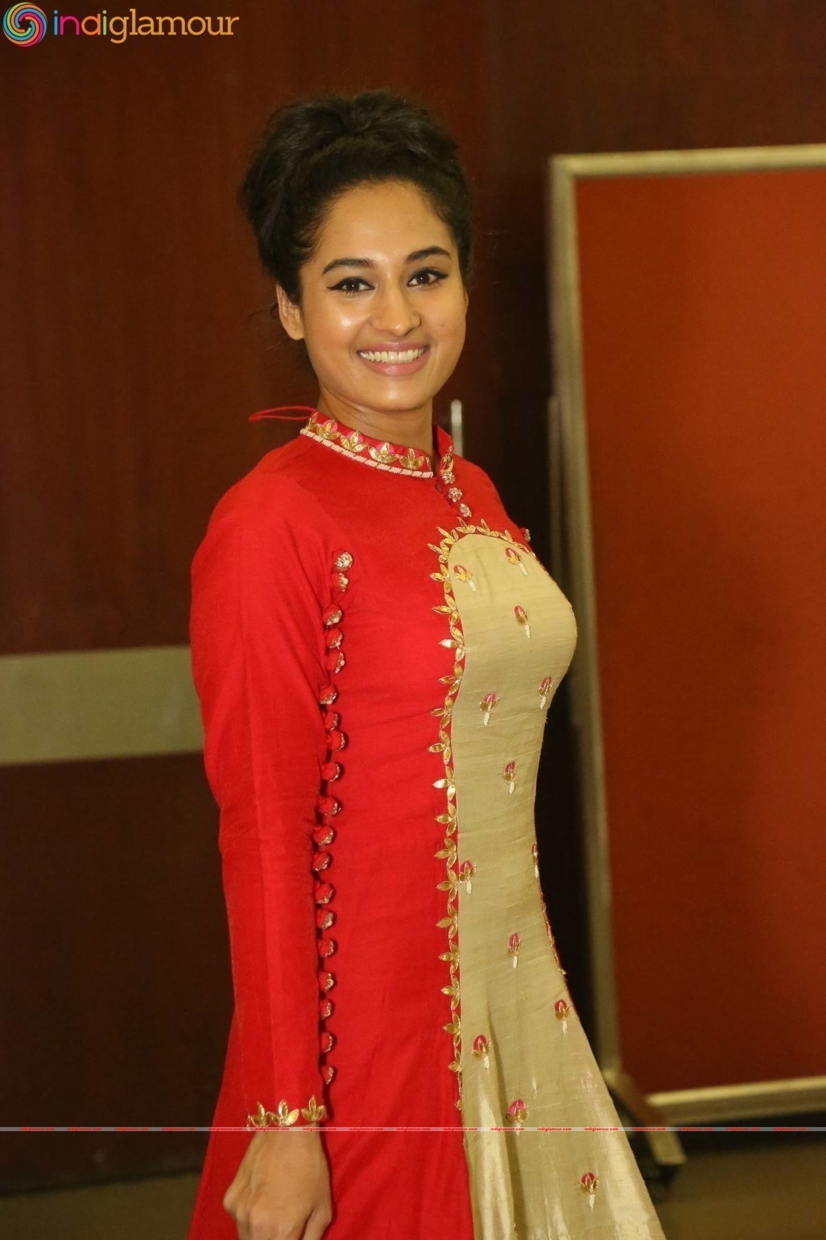 Pooja Actress hd photo