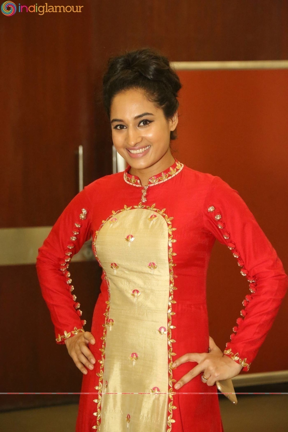 Pooja Actress hd photo