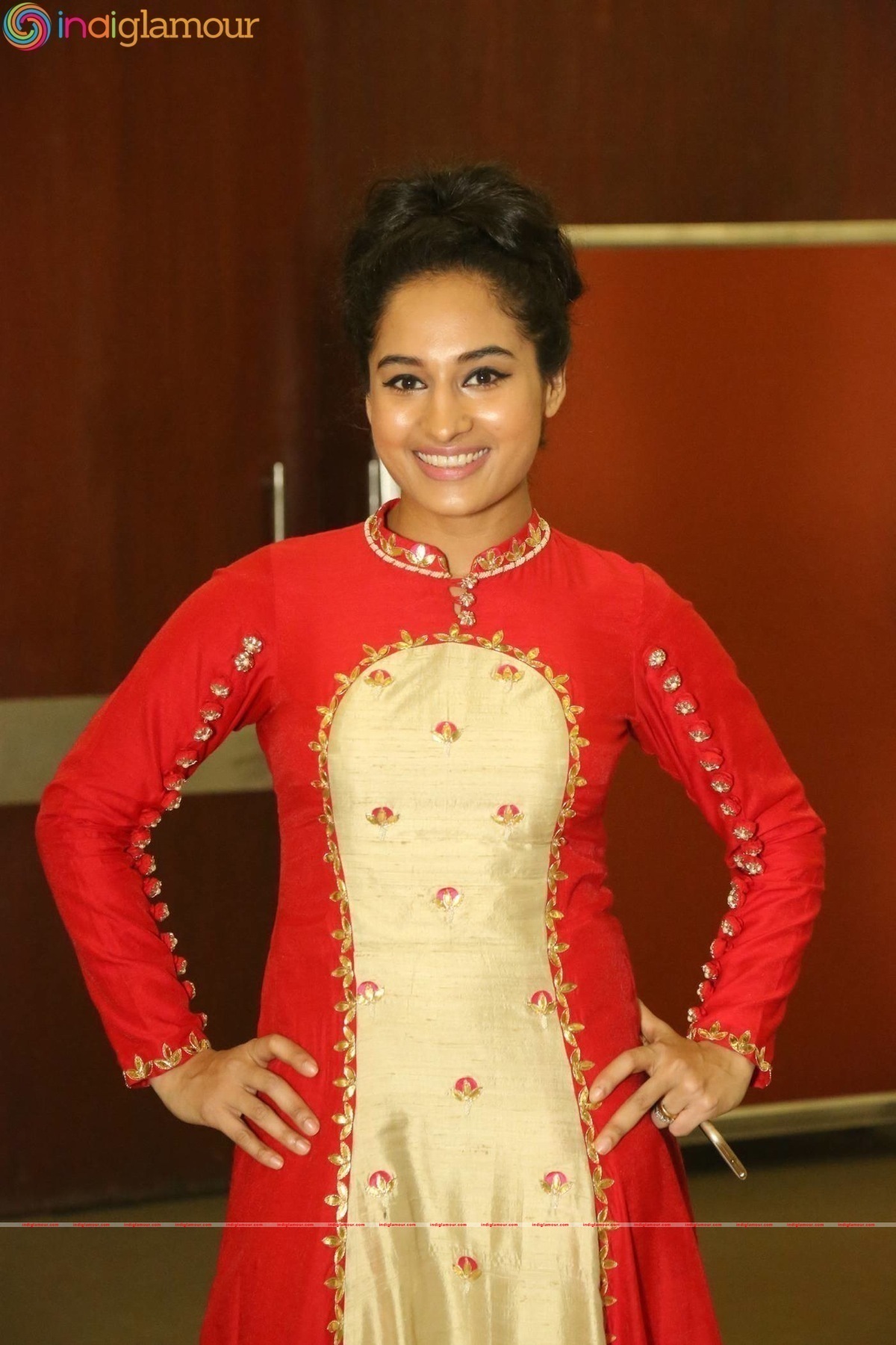 Pooja Actress hd photo