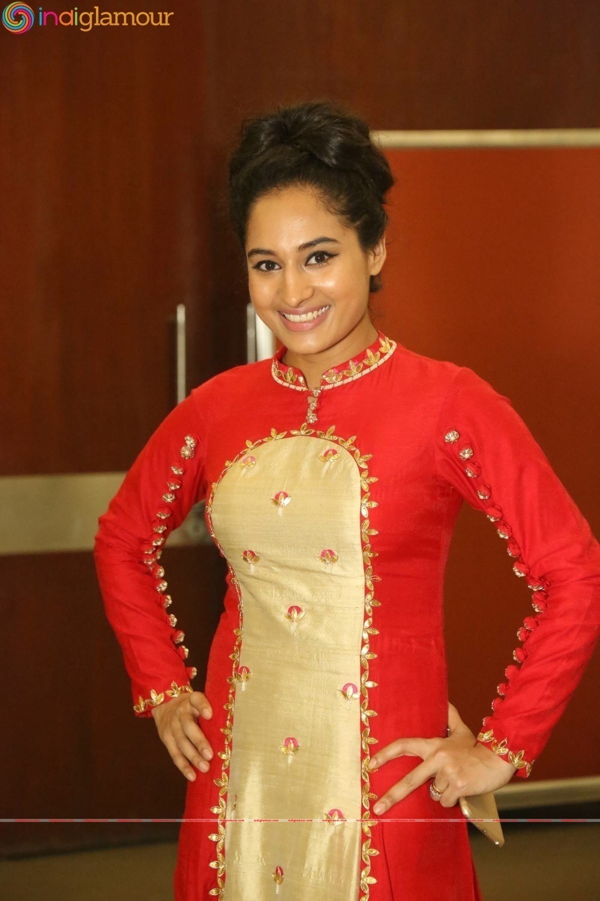 Pooja Actress hd photo