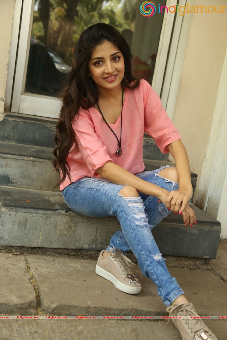 Poonam Kaur Actress hd photo