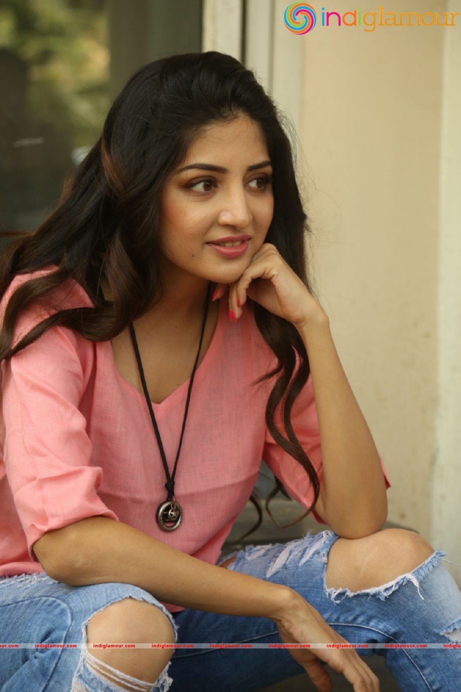 Poonam Kaur Actress hd photo