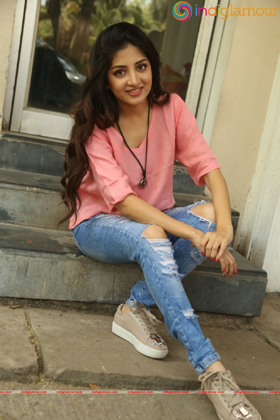 Poonam Kaur Actress hd photo