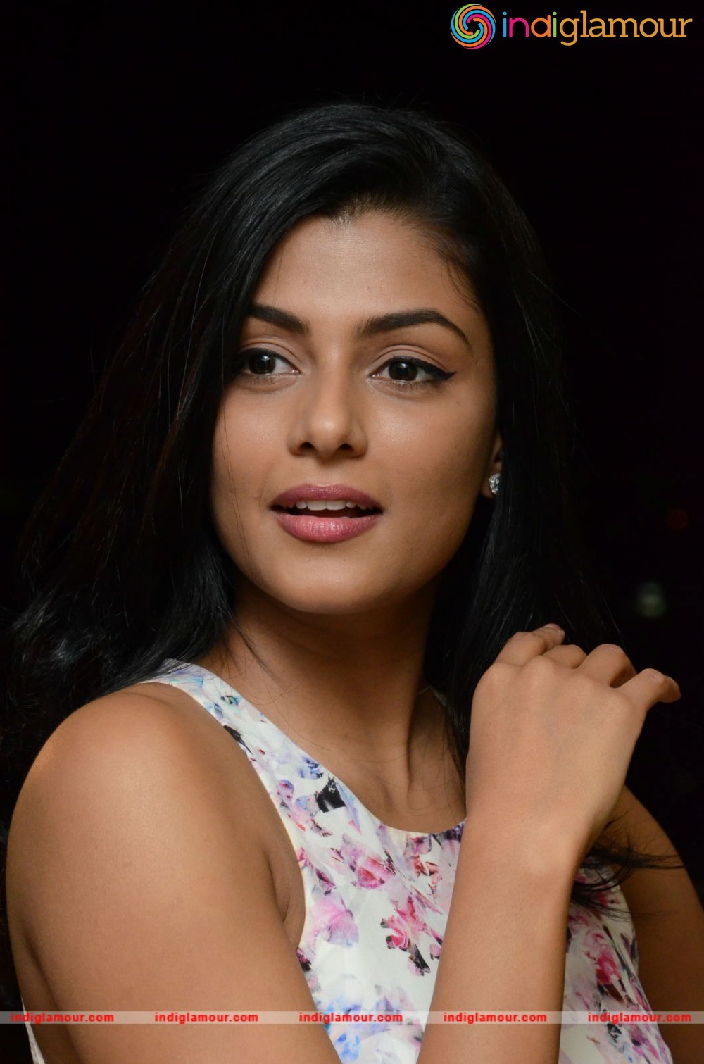 Anisha Ambrose Actress hd photo