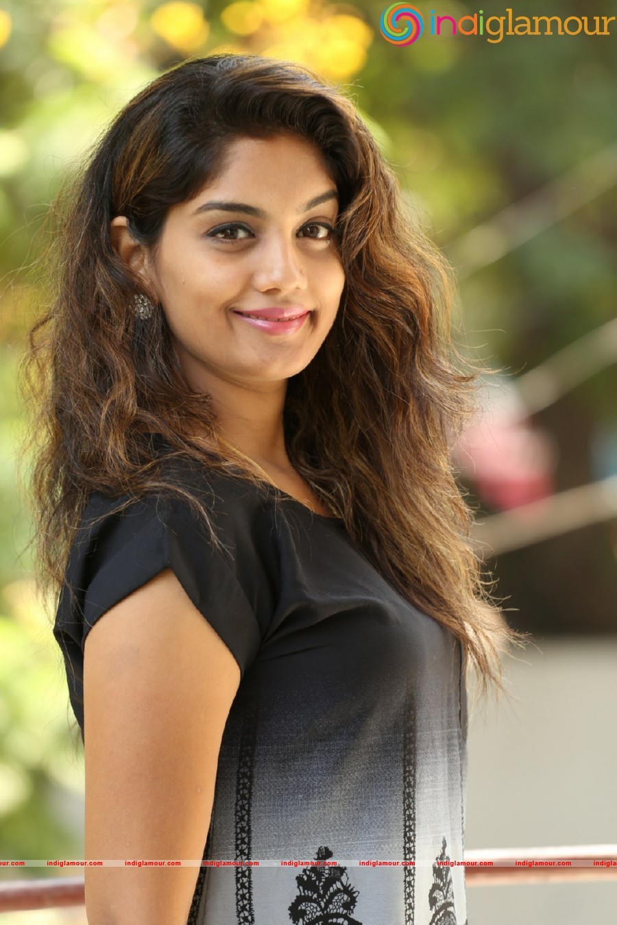 Karuna Actress hd photo