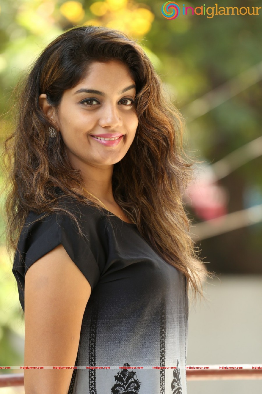 Karuna Actress hd photo