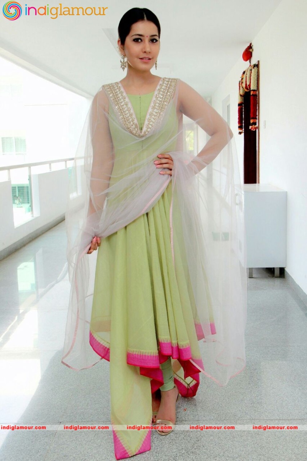 Rashi Khanna Actress hd photo